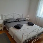 Bezauberndes Apartment In Rovinj Nur 500 Meter Zum Strand Mit Privatem Balkon
