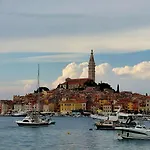Bezauberndes Apartment In Rovinj Nur 500 Meter Zum Strand Mit Privatem Balkon